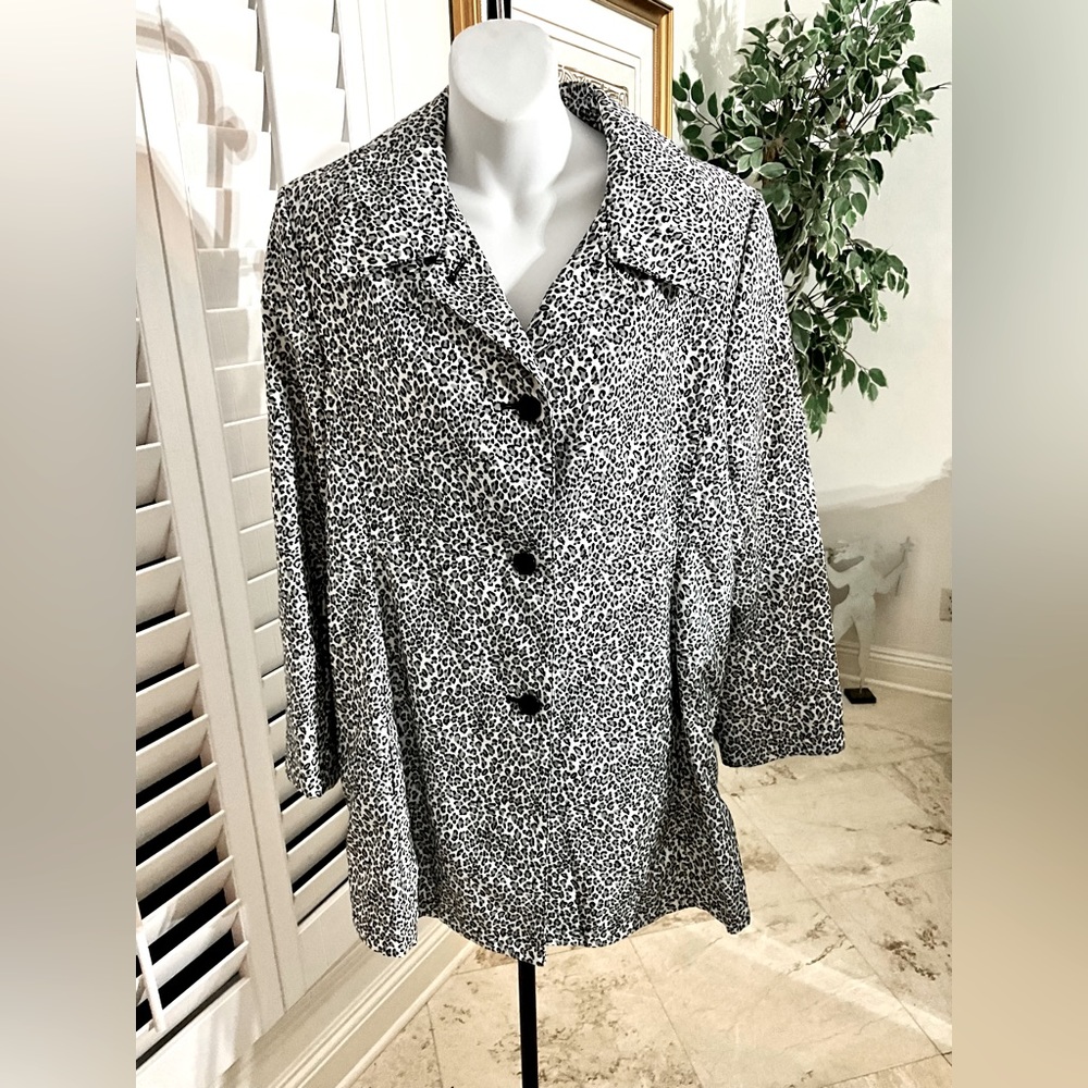 Steve by Searle White Cheetah Print Longer Dress Jacket Size 12P
NWOT